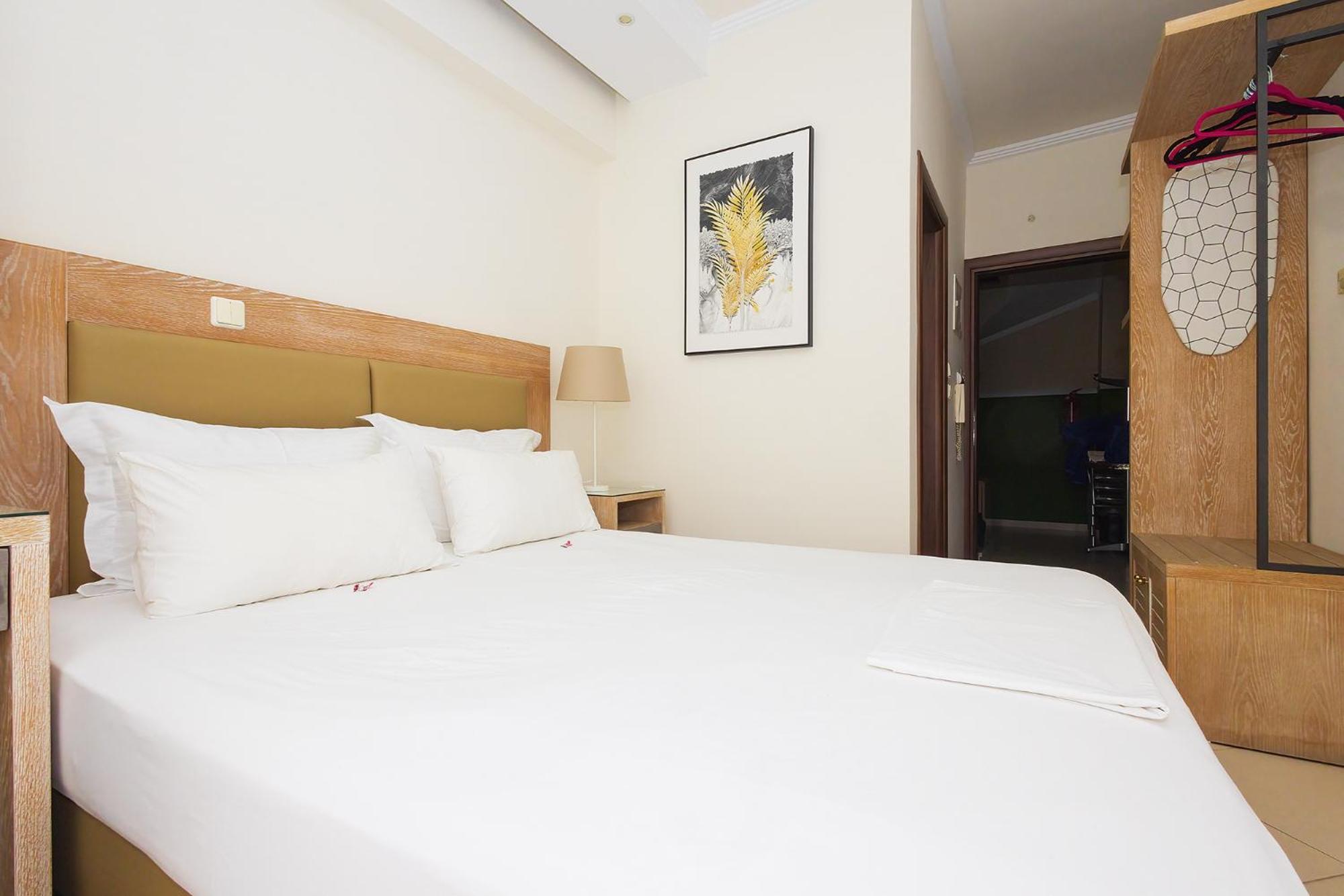 Le Monde Seaview Suites Nea Kallikrateia Exterior photo