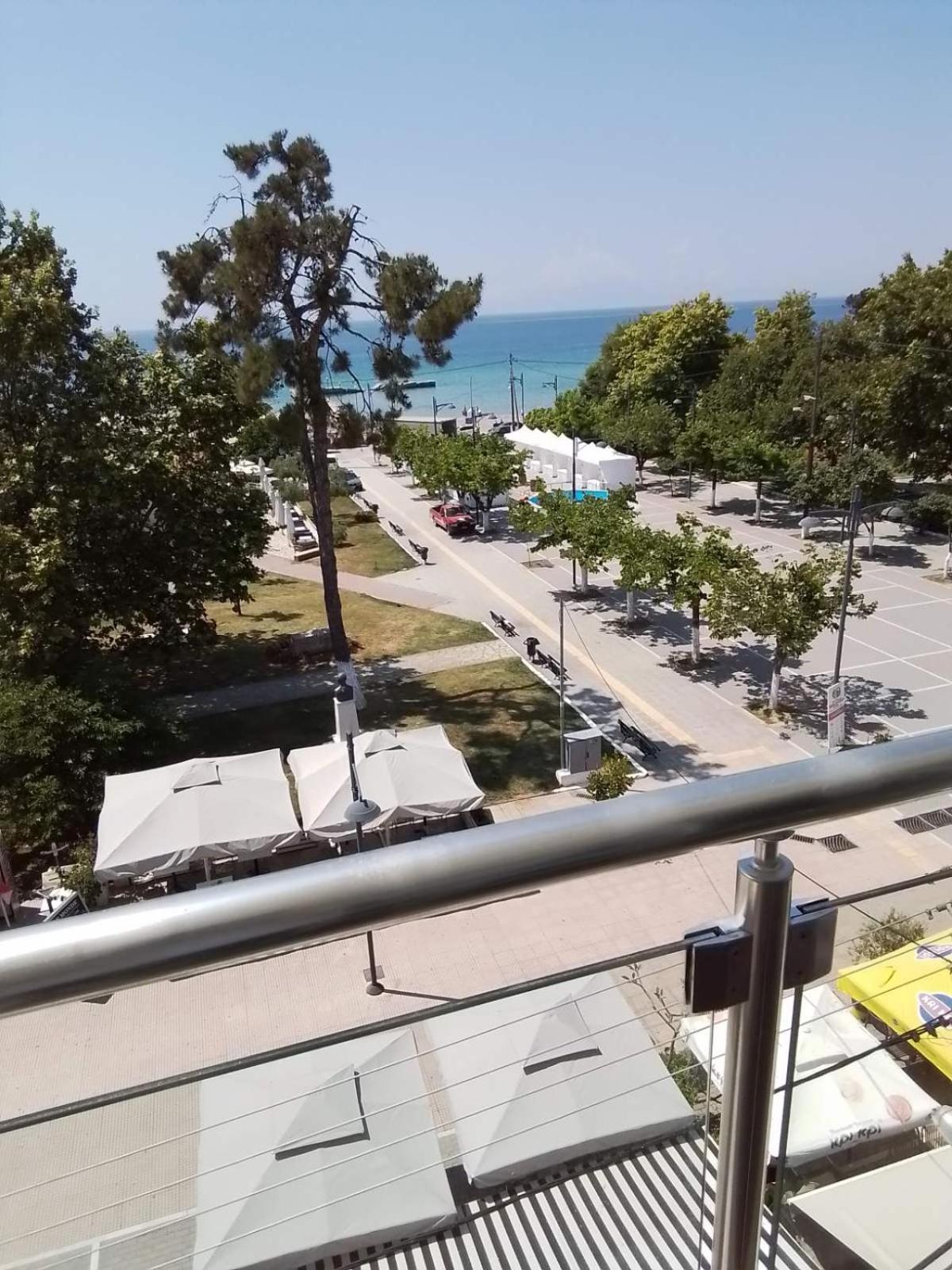 Le Monde Seaview Suites Nea Kallikrateia Exterior photo