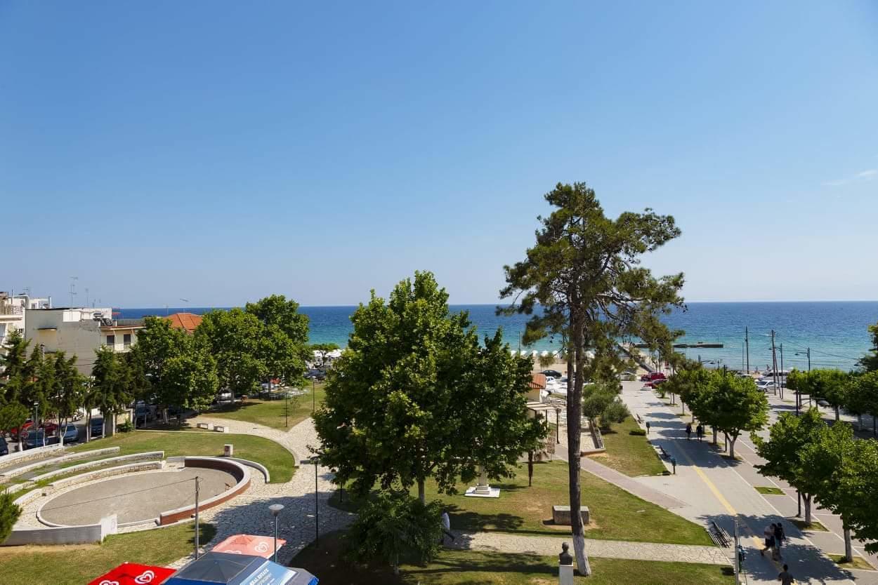 Le Monde Seaview Suites Nea Kallikrateia Exterior photo