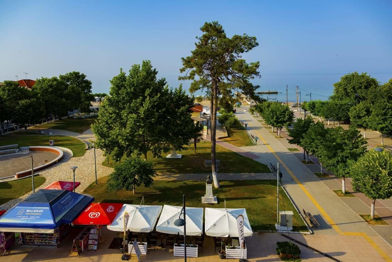 Le Monde Seaview Suites Nea Kallikrateia Exterior photo