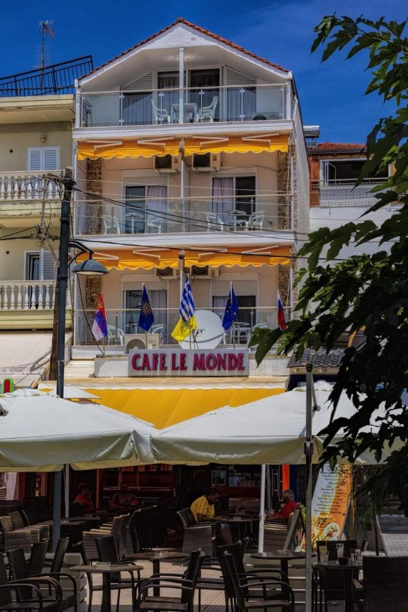 Le Monde Seaview Suites Nea Kallikrateia Exterior photo