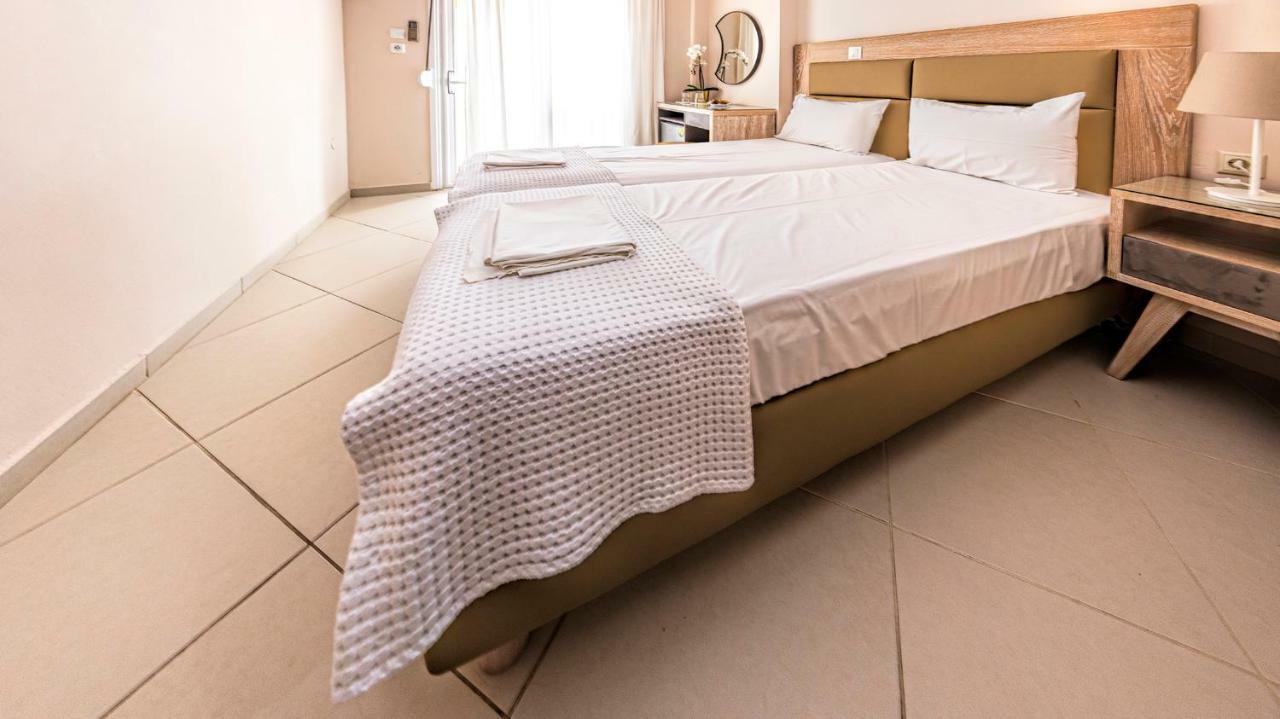 Le Monde Seaview Suites Nea Kallikrateia Exterior photo